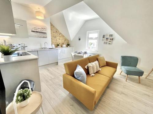 Porthcawl Apartment | Stunning Beachside Luxury Porthcawl 1 bedroom Apt, Parking, Prime Location