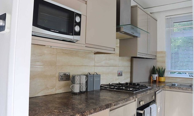 Barnehurst Apartment | Stunning beautiful 3 bed massiontte 3mins to Barnhurst Station