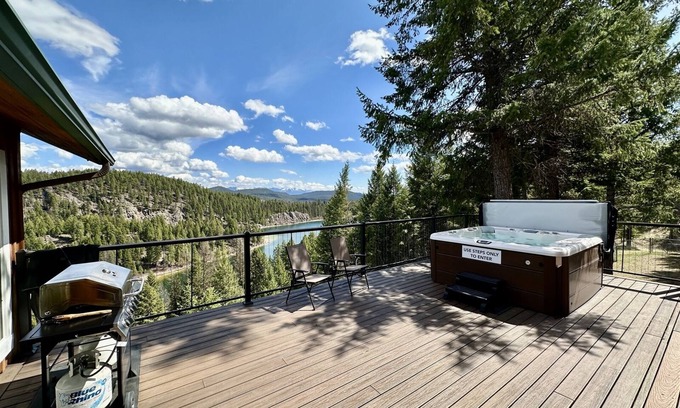 Whitefish House | Stunning Bootjack Lake Lodge | 4 Bed, 3.5 Bath