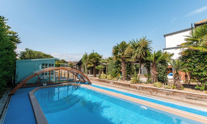 Kingsgate House | Stunning Botany Bay Beach House - Heated Swimming Pool & Panoramic Sea Views