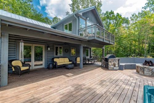 Cleveland House | Stunning Cabin with Fire Pit, Hot-tub and Sauna in Cleveland, Georgia