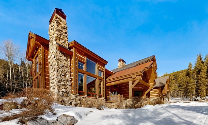 Leadville House | Stunning Cabin with wifi, mountain views, private hot tub & secluded location
