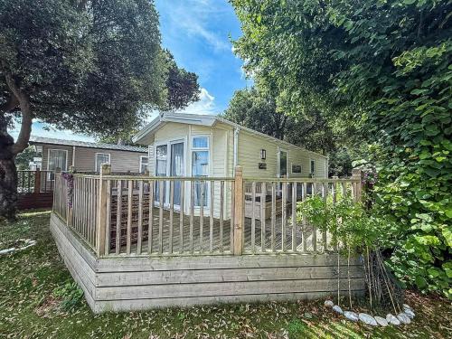 Corton Other | Stunning Caravan With Decking At Azure Seas In Suffolk Ref 32055Az