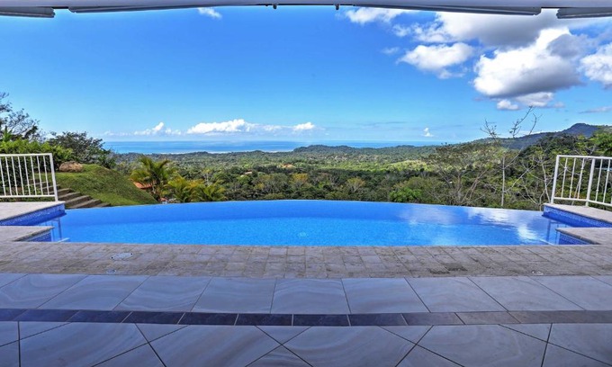 Ciudad Cortes House | Stunning Casa de la Roca House with Infinity Pool!