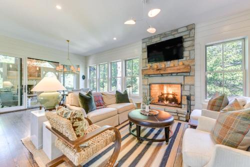 Cashiers House | Stunning Cashiers Cottage Rental with Screened Porch