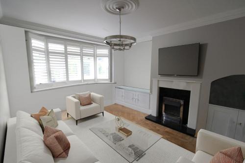 Coulsdon East House | Stunning Caterham 4 bedroom home
