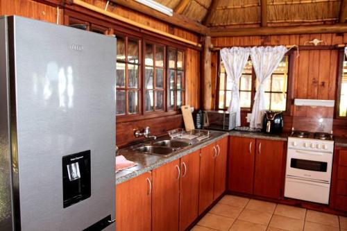 Thulamela Villa | Stunning chalet with a dam view.