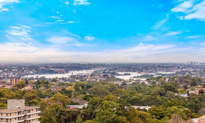 St. Leonards Apartment | Stunning City and Water View Apartment with New Metro station in your doorsteps!