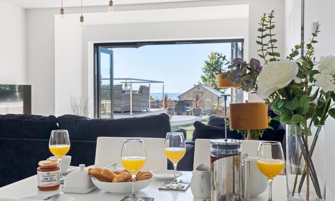 Torquay Apartment | Stunning Coastal Apartment in Maidencombe with Sea Views & Garden