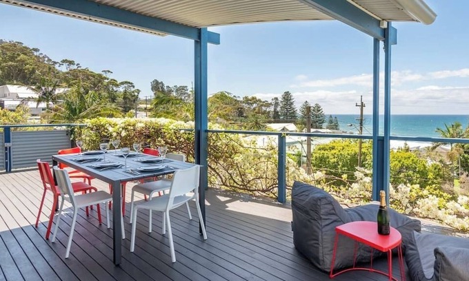 Wombarra House | Stunning Coastal Home / Views / 1 Hour From Sydney