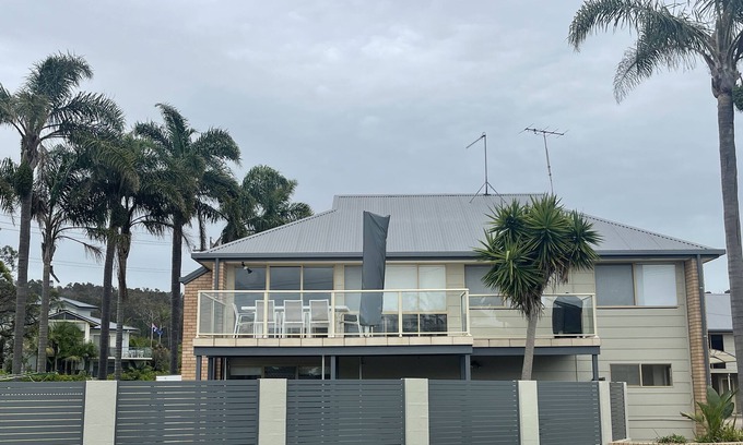 Tathra House | Stunning Coastal Retreat - Walking distance to Beach and Cafes.