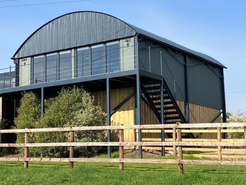 Whitchurch Apartment | Stunning Contemporary Dutch Barn Conversion