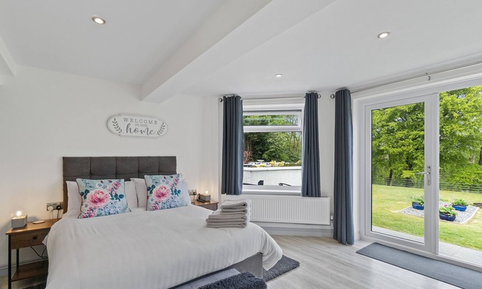 Clearbrook Apartment | Stunning, contemporary 1 bedroom En-suite Annexe