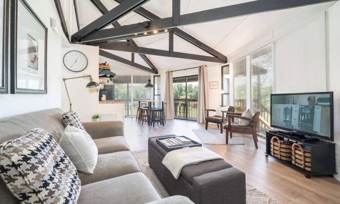 Jones Mills House | Stunning Diamondhead Retreat