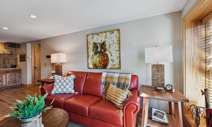 Blowing Rock Cottage | STUNNING Downtown-Fenced Yard-Private Hot Tub-Fire Pit