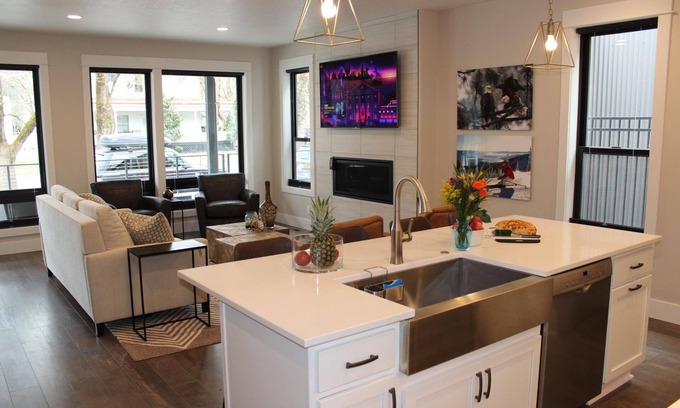 Garden District House | Stunning Downtown Home on Sherman Avenue
