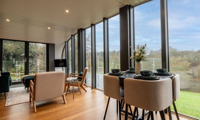 Heythrop Cabin | Stunning Eco-Retreat Pods in Old Chalford