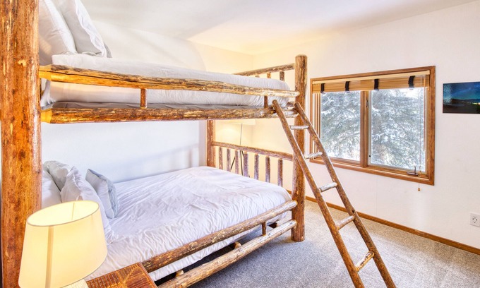 Elkhorn Village Condo | Stunning Elkhorn Condo with Sauna, Hot Tub, + More!