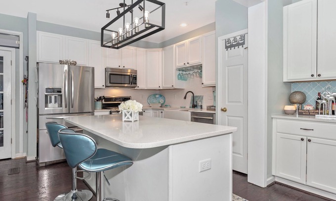 Linganore-Bartonsville House | Stunning Executive Style Suite with Queen & Twin bed