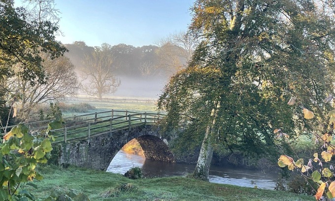 Black Torrington House | Stunning family and pet friendly rural retreat on the River Torridge. Sleeps 10.