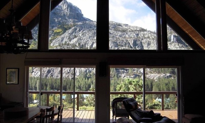 June Lake House | Stunning Family Chalet -Incredible Waterfall Views - Dog Friendly Pool Table
