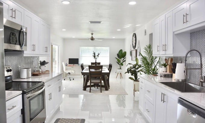 Willoughby Acres House | Stunning Family Home in Naples Florida by Beach