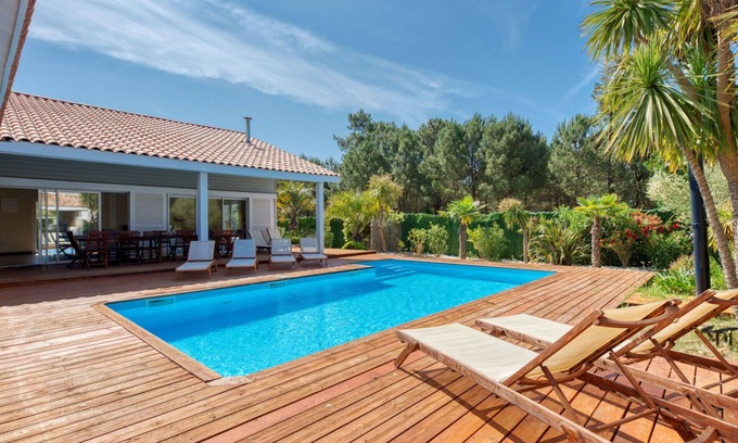 Vensac Villa | Stunning private villa for 10 guests with private pool, WIFI, TV, terrace and parking