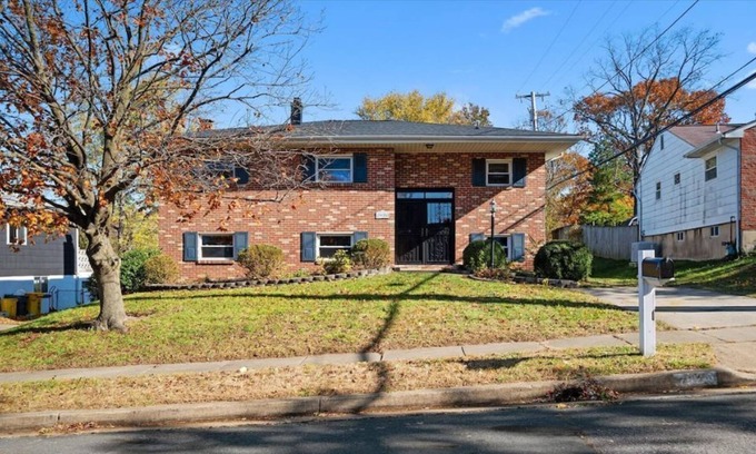 South Gate House | Stunning Furnished Modern Home