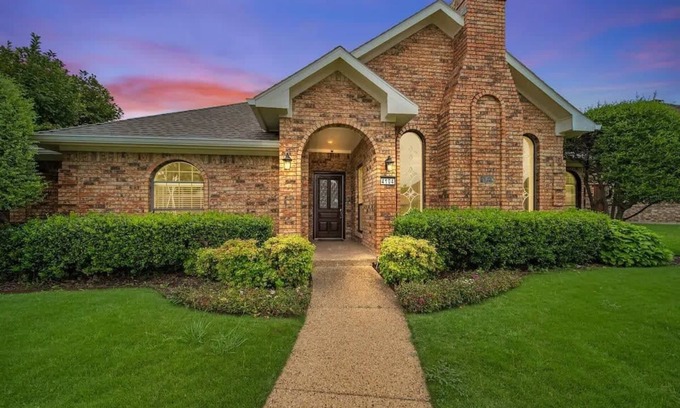 Far North Dallas House | Stunning Gables House, Basketball Court