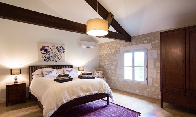 Eymet House | Stunning gite with beautiful pool and countryside, easy walk into town