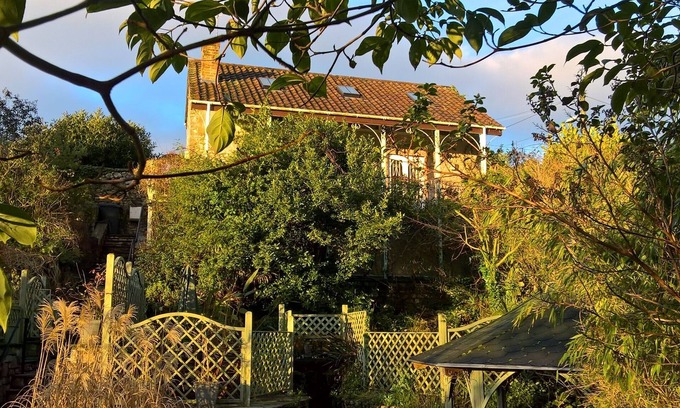 Cheddar House | Stunning Gorge views, centre of Cheddar, dog-friendly