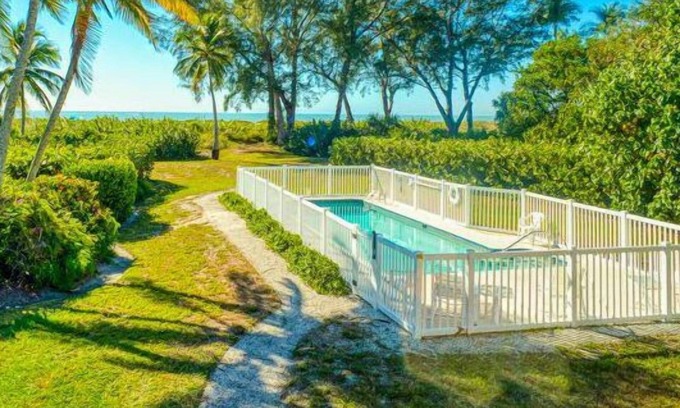 Chateaux Sur Mer House | Stunning Gulf Front Sanibel Home