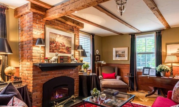 Historic Old Town House | Stunning Historic 3 Bedroom, 3 Bath Butler House in Old Town Niagara-on-the-Lake