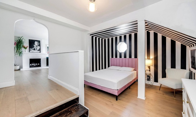 Atwater Village Apartment | Stunning Hilltop apartment - Hollywood Vibe and View