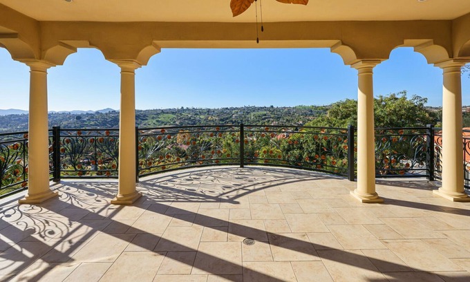 Escondido House | Stunning Hilltop Mansion Perfect for Weddings and Family Gatherings