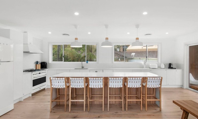 Surf Beach House | Stunning home 350 metres from the beach.