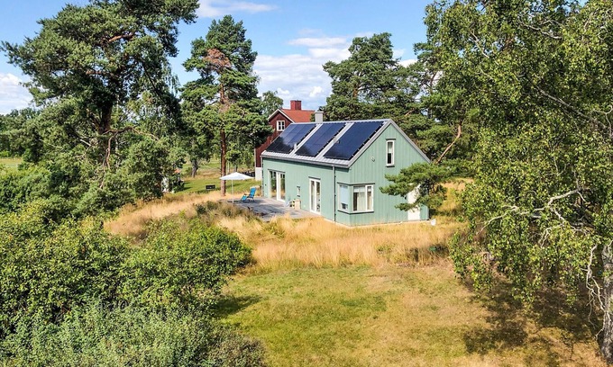 Adelso House | Stunning home in Adelsö with kitchen