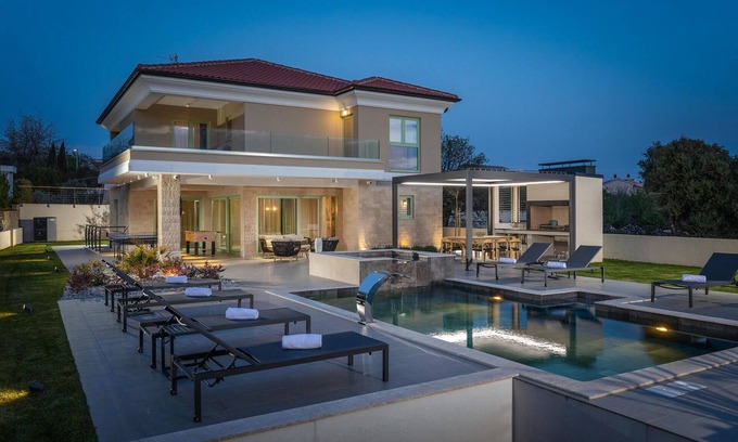 Brzac House | Stunning home in Brzac