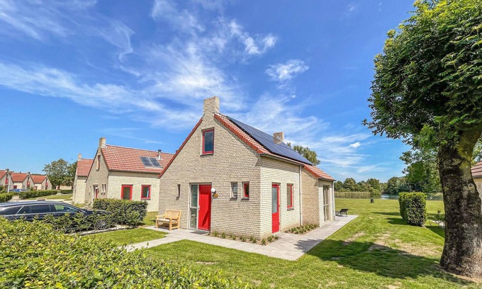 Ewijk House | Stunning home in Ewijk with kitchen