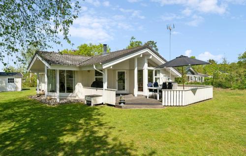 Fjellerup House | Stunning Home In Glesborg With Sauna