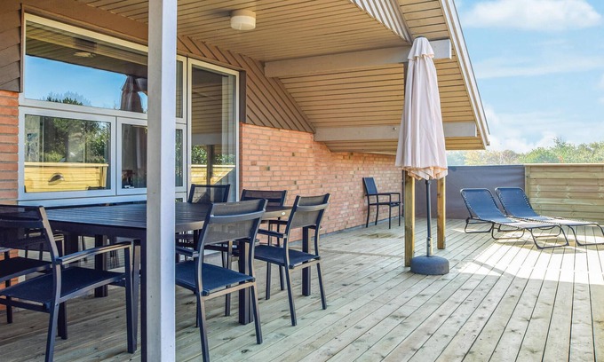 Pøt Strandby House | Stunning home in Juelsminde with sauna