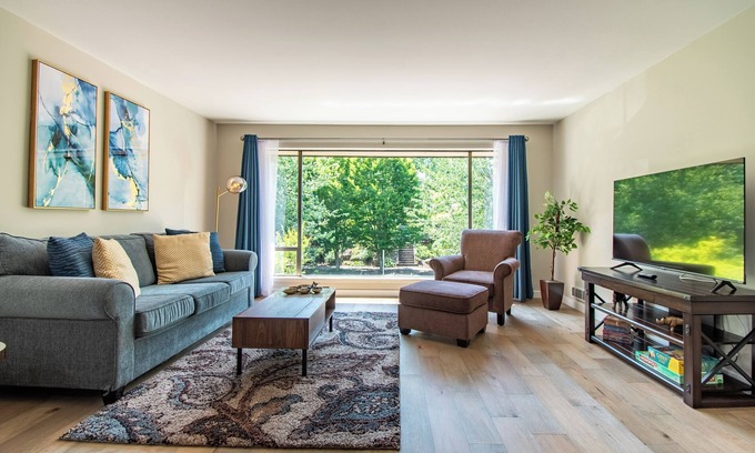 East Queen Anne House | Stunning Home in Queen Anne near Space Needle!