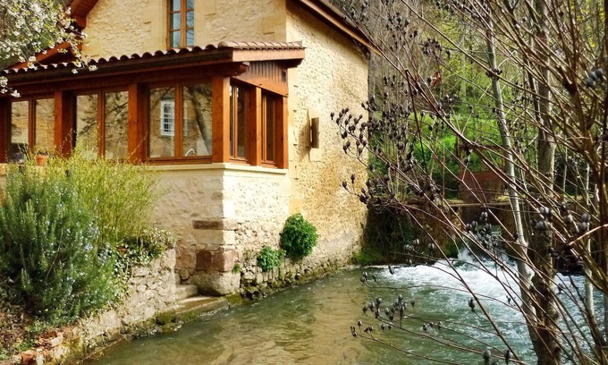 Monplaisant House | Stunning home in Sagelat