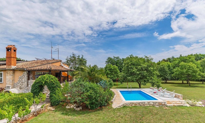 Valtura House | Stunning home in Valtura with WiFi