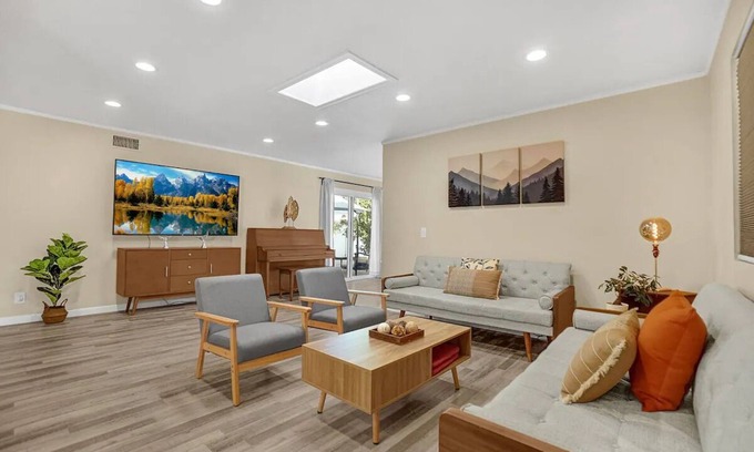 West Covina House | Stunning Home · LA Main Attractions + Disneyland!