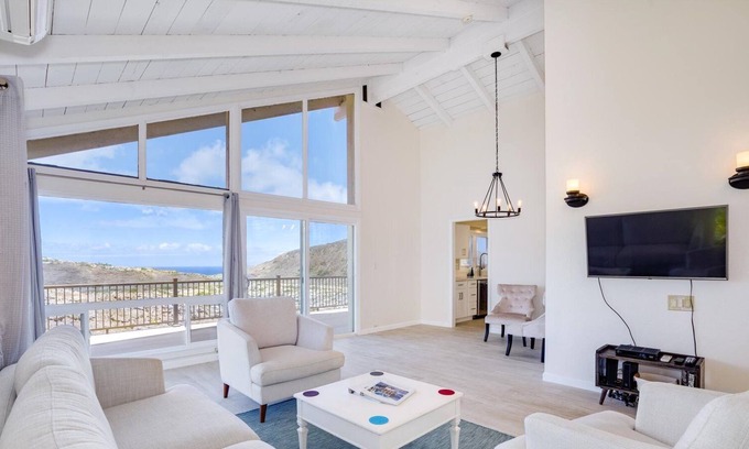 Hawaii Kai House | STUNNING HOME w/ MOUNTAIN AND OCEAN VIEWS - DISCOUNTED SEPT & OCT!