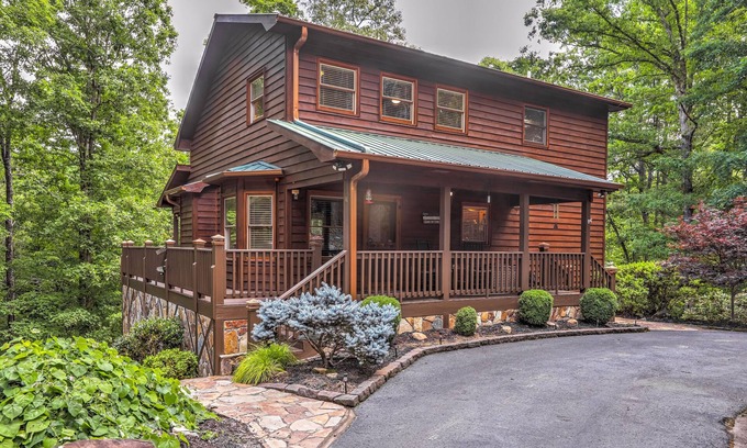 Tarheel House | Stunning home with fireplace, gazebo & Ping-Pong - dogs welcome