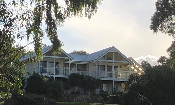 Yallingup Siding House | STUNNING HOME YALLINGUP. BEAUTIFUL SURROUNDINGS. WALK IN AND RELAX