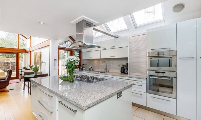West Putney House | Stunning house in Roehampton near Putney. Good transport.