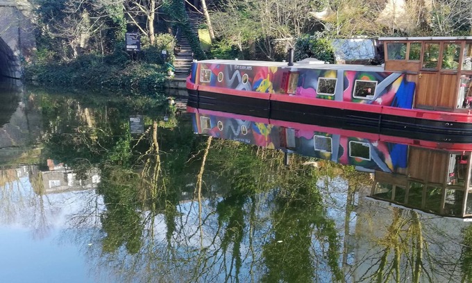 Angel Boat Rental | Stunning houseboat on private mooring in Central London